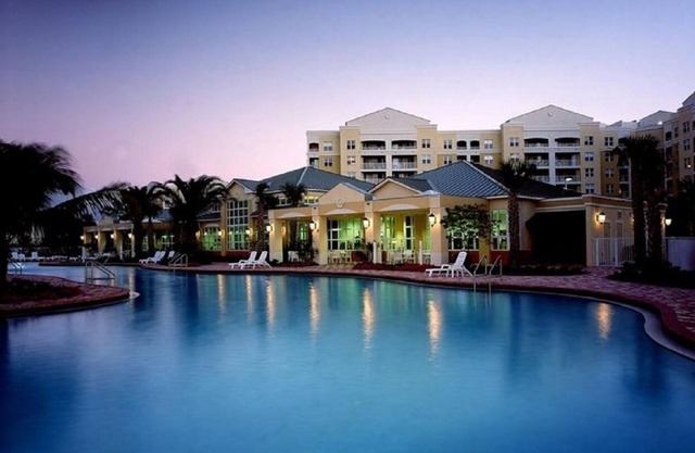 Cozy 2-bedroom resort with WiFi, AC, fitness room in peaceful Weston