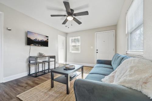 Cozy 2-Bedroom Retreat w/Wi-fi & Keurig Coffee