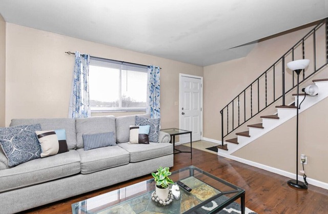Cozy 2-Bedroom Unit on Otterbein