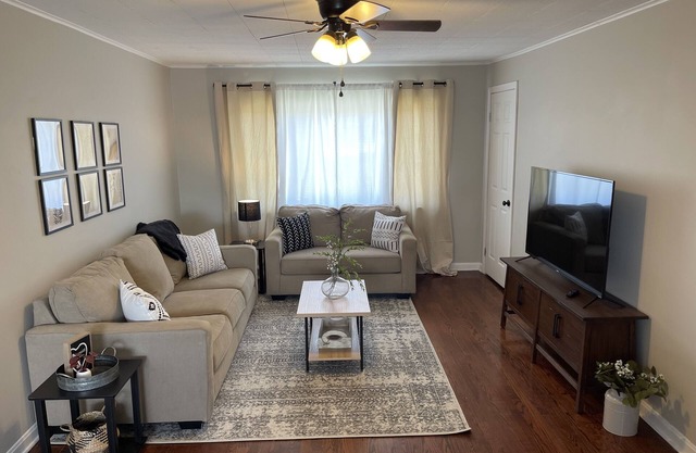 Cozy 2 Bedroom Unit Minutes From Downtown Cincinnati!