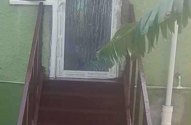 Cozy 2 Bedroom with free private parking on premises