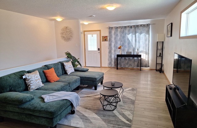 Cozy 2 Bedrooms in a stylish home in Central Brandon