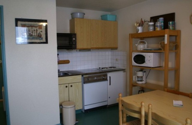 Cozy 2-room cabin apartment with balcony, near slopes, Le Pleynet
