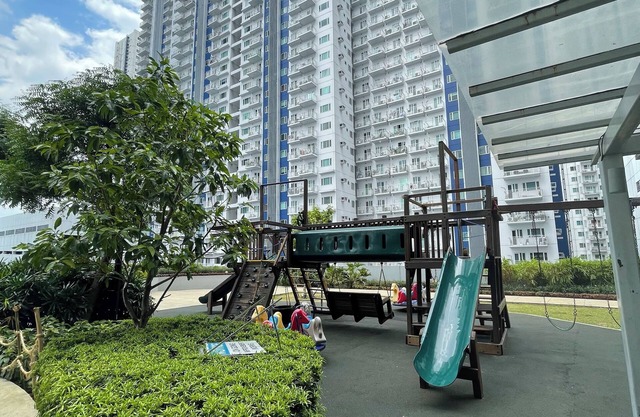 Cozy 2 Separate 1Bedroom Condo in Central Location in SM North EDSA Quezon City