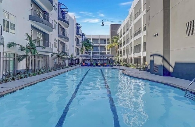 Cozy 2BD Large king & queen bed heart of Irvine