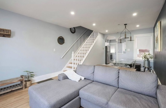 Cozy 2bd with beautiful view of Detroit River