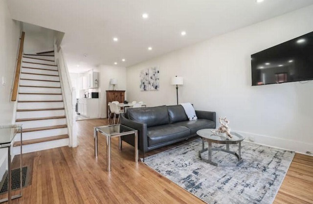 Cozy 2bd with beautiful view of Detroit River