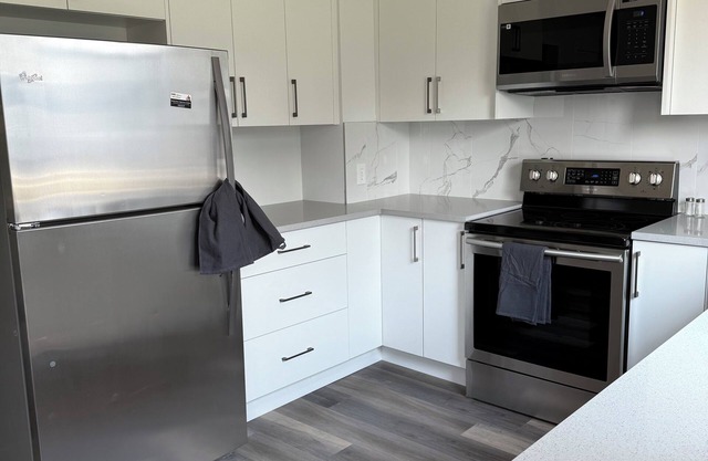 Cozy 2BR/1BA Townhome Near Downtown – Comfort & Convenience Await!
