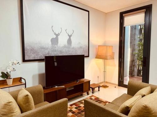 Cozy 2BR Bintaro Townhouse with Netflix