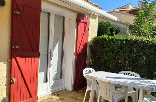Cozy 2BR + Mezzanine with A/C, Private Parking, and Terrace, 400m from Beach