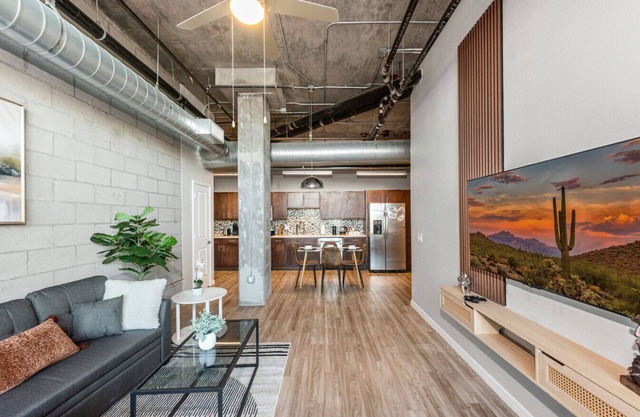 Cozy 2BR Near ASU|Pool, Gym & Pet-Frndly