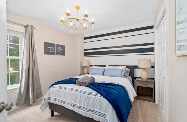 Cozy 2BR Retreat + BBQ, WIFI & Parking