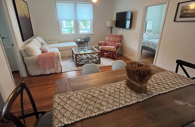 Cozy 3-bedroom cottage in private, pristine lake community-30 miles from NYC!