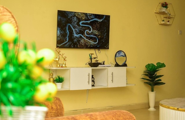 Cozy 3-bedroom all-Ensuite apartment in pleasant Nakuru with Fast WiFi & Netflix