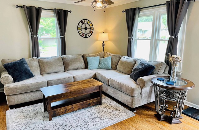 Cozy 3 bedroom Bungalow near Auburn Hills