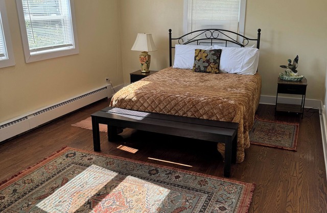 Cozy 3-bedroom house in family-oriented Melrose Park.