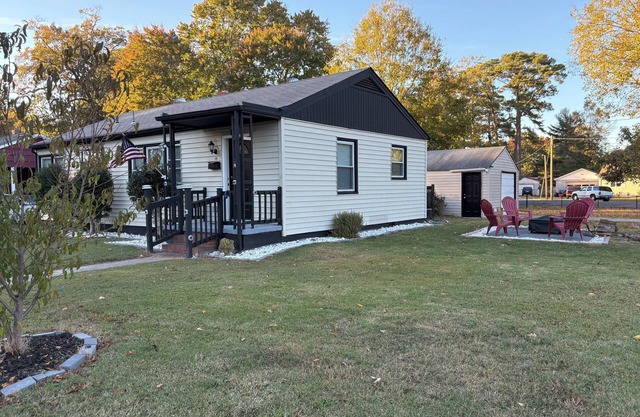 Cozy 3-bedroom house in tranquil Newport News with AC, WiFi