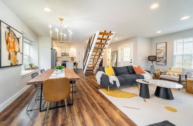Cozy 3-bedroom house in lovely Littleton with AC, WiFi