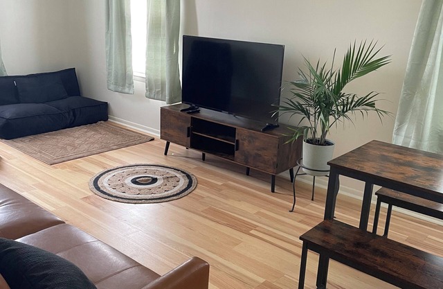 Cozy 3 Bedroom in Owosso close to hospital and Curwood Castle.