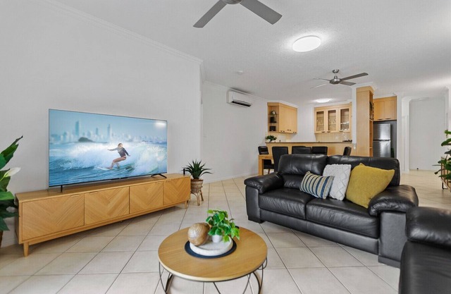 Cozy 3-Bedroom Oasis with Pool Access in Cairns