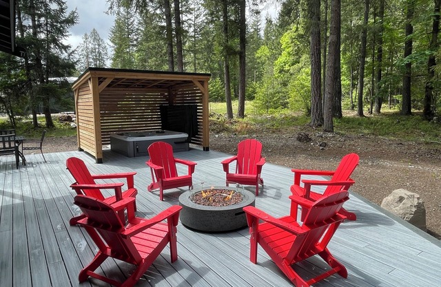 Cozy 3BD Chalet - Hot Tub & Game Room - Mt Rainier