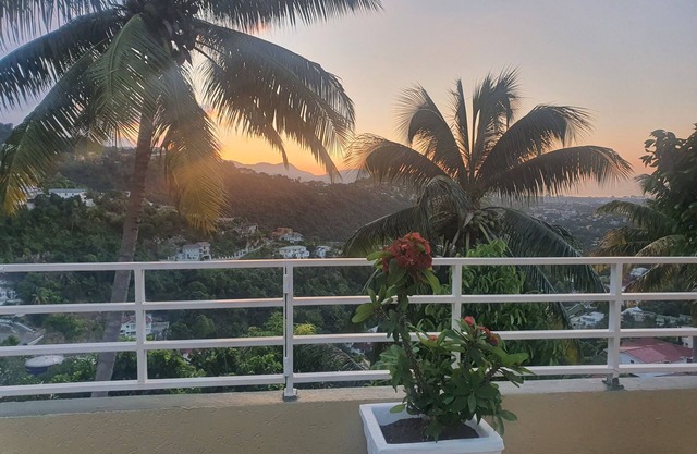 Cozy 3bedrooms with an Amazing view of the City and Sea