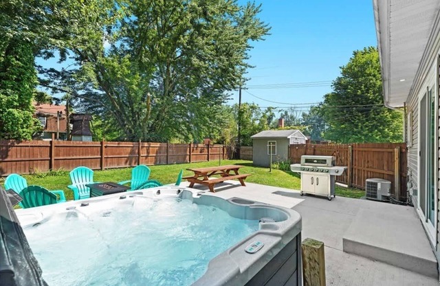 Cozy 3BR Getaway with Hot Tub, Firepit & BBQ