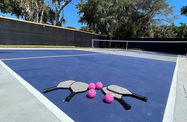 Cozy 3BR Lounge w/Pool & Private Pickleball, Sleeps 8, 8 Min to FLL & Downtown
