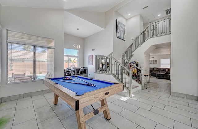 Cozy 5-Bedroom Oasis Near the Strip: Arcades, Pool, and BBQ Haven!