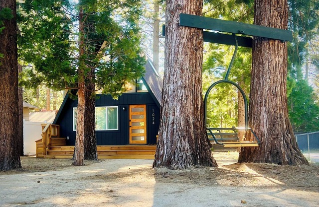 Cozy A-Frame in charming Big Bear with Hot Tub