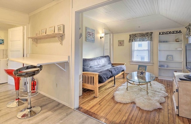 Cozy Allenhurst Cottage 1 Mi to Asbury Beach!