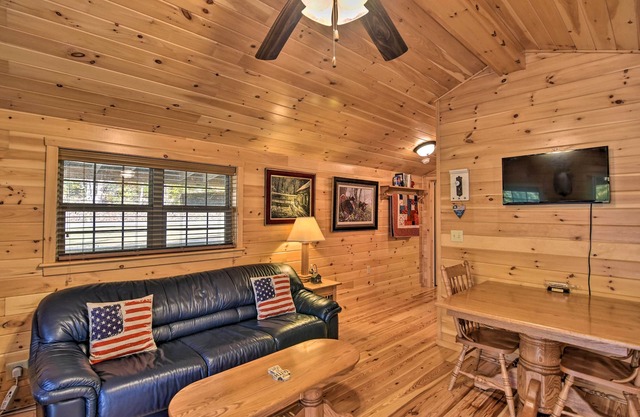 Cozy ‘Anchors Away’ Cabin Hideaway w/Fire Pit!