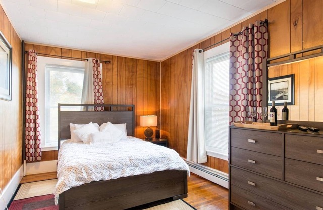Cozy and beatifull 2br in New England . 5 min drive to the beach/sleeps 6
