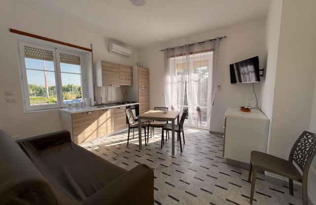 Cozy and modern apartment a stone's throw from the sea