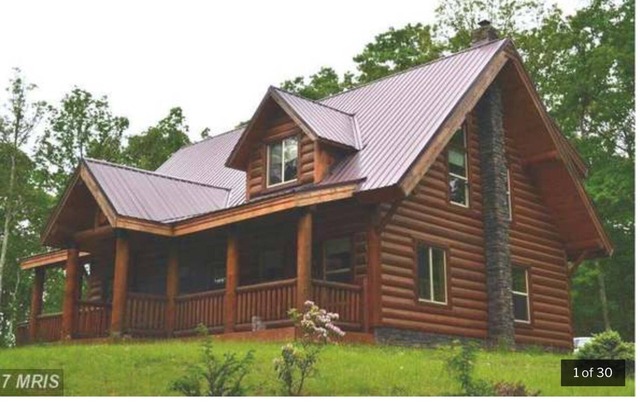 Cozy and Private Log Cabin!
