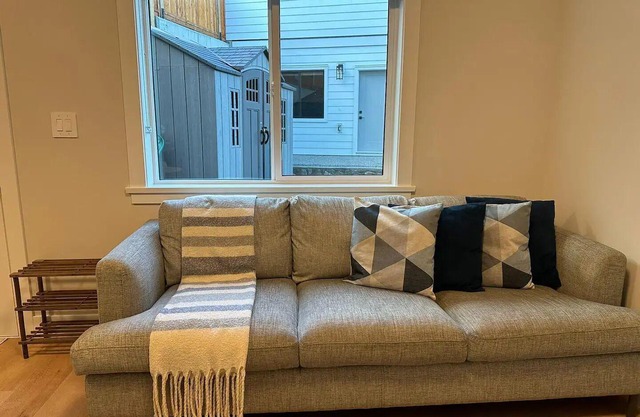 Cozy and quiet brand new one-bedroom private suite