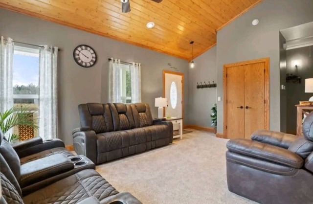 Cozy and relaxing 2 bedroom home in a populated rural area