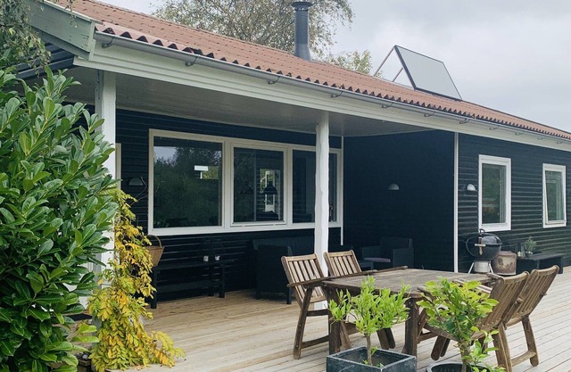 Cozy and very peaceful Cottage only 3 min. to the beach!