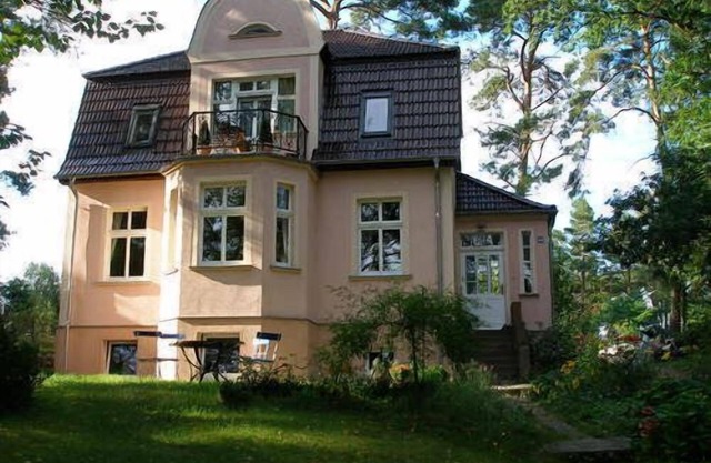 Cozy apartment on the Röblinsee in the basement of a villa