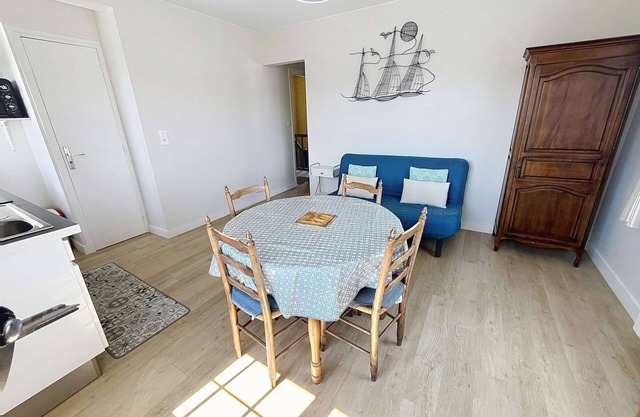 Cozy Apartment 100m from Beach & Shops, Near Mont Saint-Michel