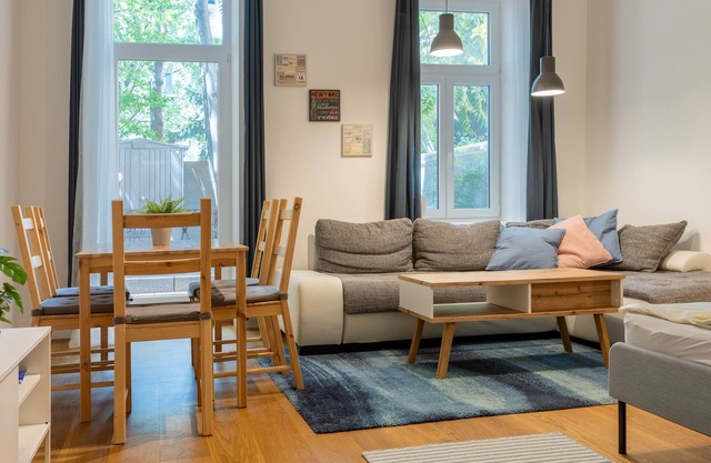 Cozy apartment, 2 big private terraces, 8 min to city center
