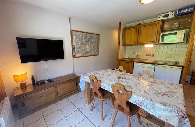 Cozy apartment at the foot of the slopes with balcony, wifi, and parking