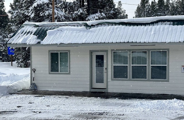 Cozy apartment centrally located in Crescent Lake!