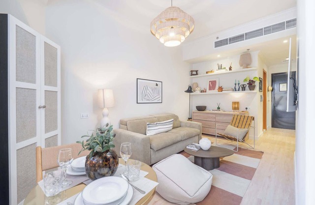 Cozy Apartment in JVT Sleeps 4 with Balcony