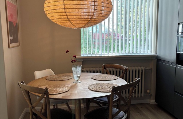 Cozy apartment in Reykjavík with free parking.