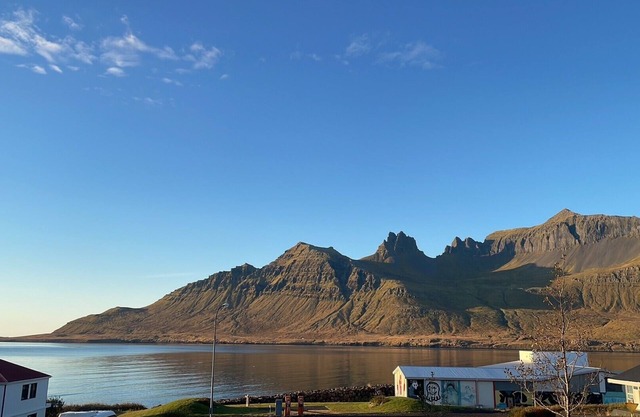 - Cozy Apartment with an Outstanding view - Heart of East Coast Iceland -