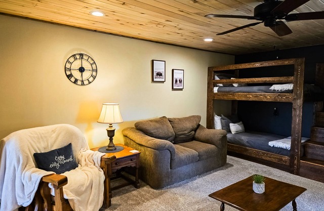 Cozy apartment with full kitchen, patio, grill & convenient location