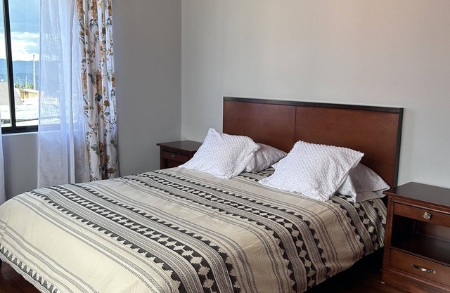 Cozy Apartment, Wood/fireplace, close to City