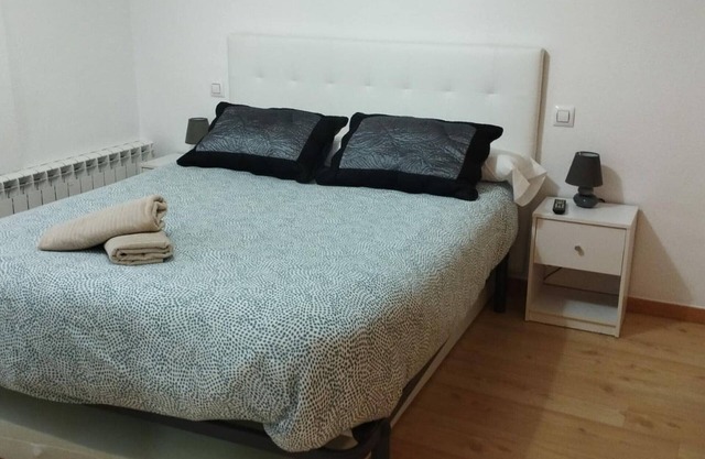 Cozy Apt with Pool in Quiet Area Near Jaca Ice Palace - Parking Included