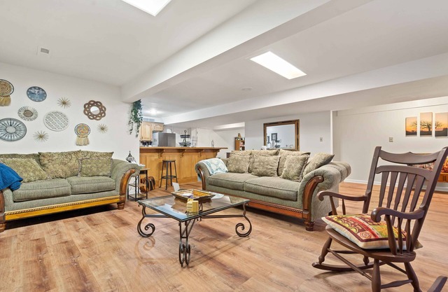 Cozy basement lodge in quiet neighborhood. Close to stadiums, lakes, etc.